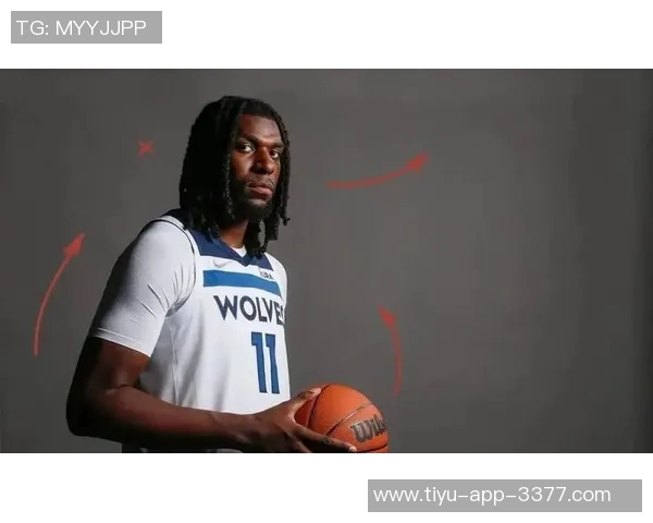 里德表现出色但仍需提升11投7中斩获18分7篮板2助攻1抢断1盖帽三分球命中率待加强