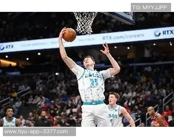 黄蜂主帅称卡尔克布伦纳攻防能力提升7中7砍14分展现出色表现