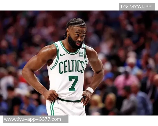 杰伦布朗半场表现出色普理查德助攻频繁两人联手引领球队攻势