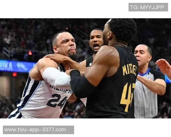 狄龙上半场表现抢眼15投8中砍下18分助球队奋战老东家